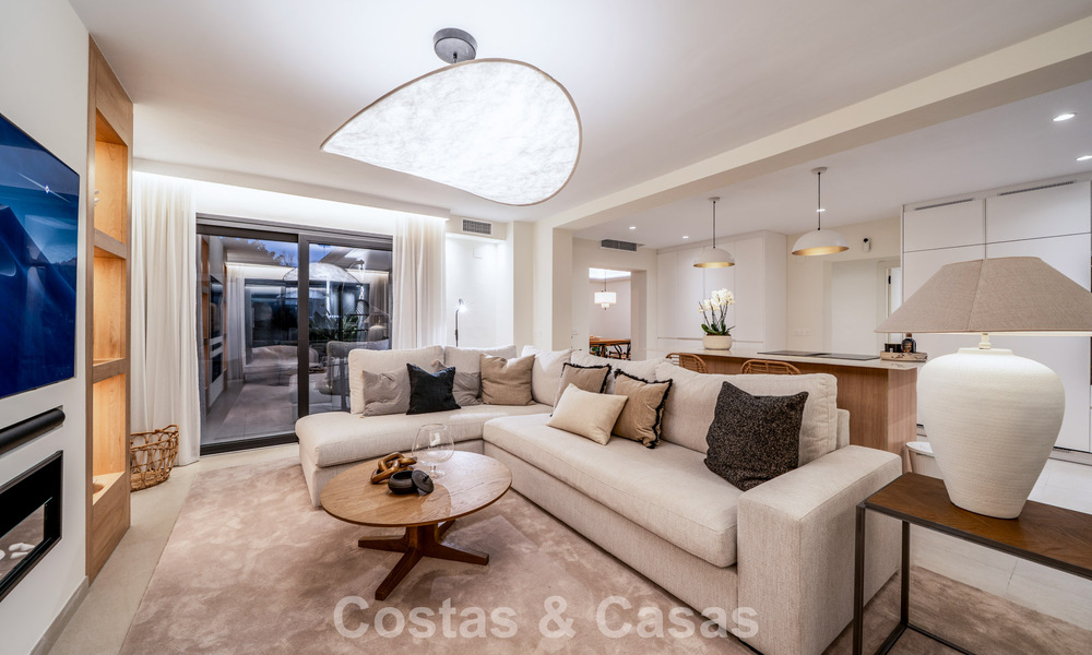 Villa met moderne mediterrane flair te koop op enkele minuten lopen van het strand en centrum van San Pedro, Marbella 790565