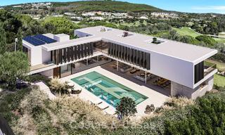 Villa met architectonische topklasse te koop, grenzend aan de golfbaan in een privé-enclave van Sotogrande, Costa del Sol 790766 