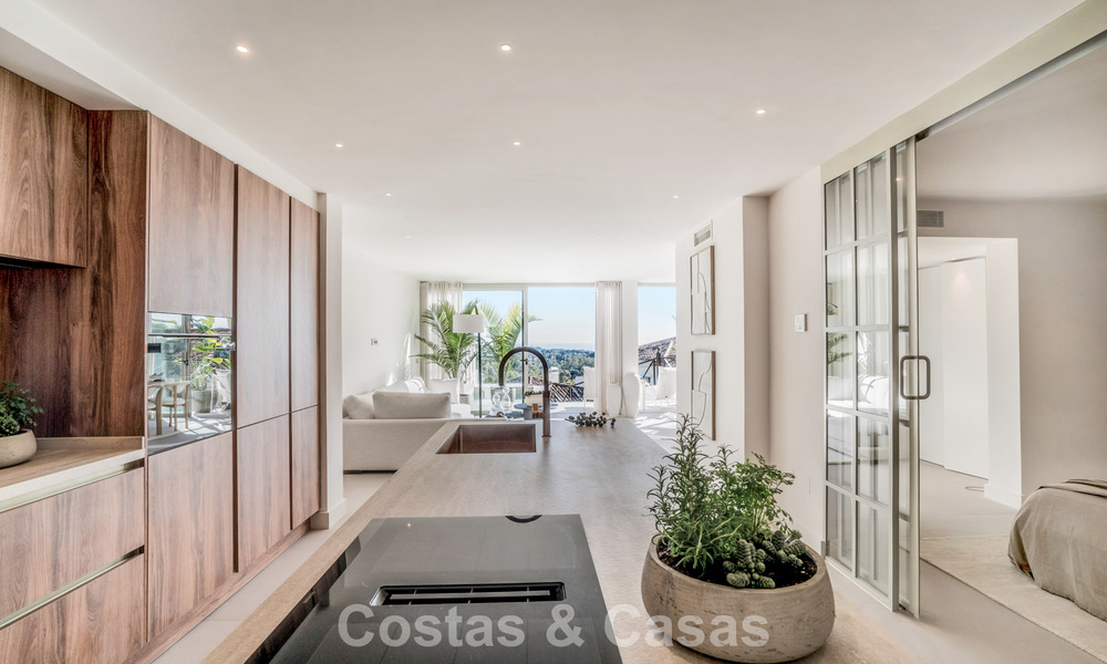 Eigentijds gerenoveerd 3-slaapkamer appartement te koop met privézwembad en zeezicht in Nueva Andalucia, Marbella 790799