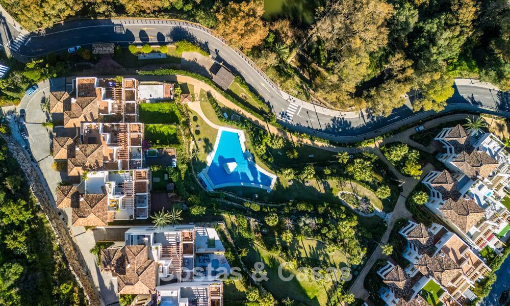 Eigentijds gerenoveerd 3-slaapkamer appartement te koop met privézwembad en zeezicht in Nueva Andalucia, Marbella 790812