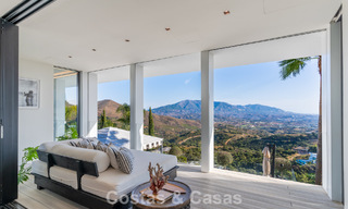 Eigentijdse luxevilla met panoramisch berg- en zeezicht te koop in de heuvels van Oost-Marbella 790942 