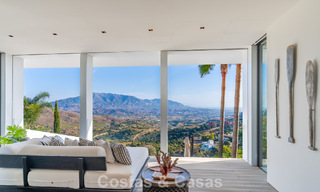 Eigentijdse luxevilla met panoramisch berg- en zeezicht te koop in de heuvels van Oost-Marbella 790943 