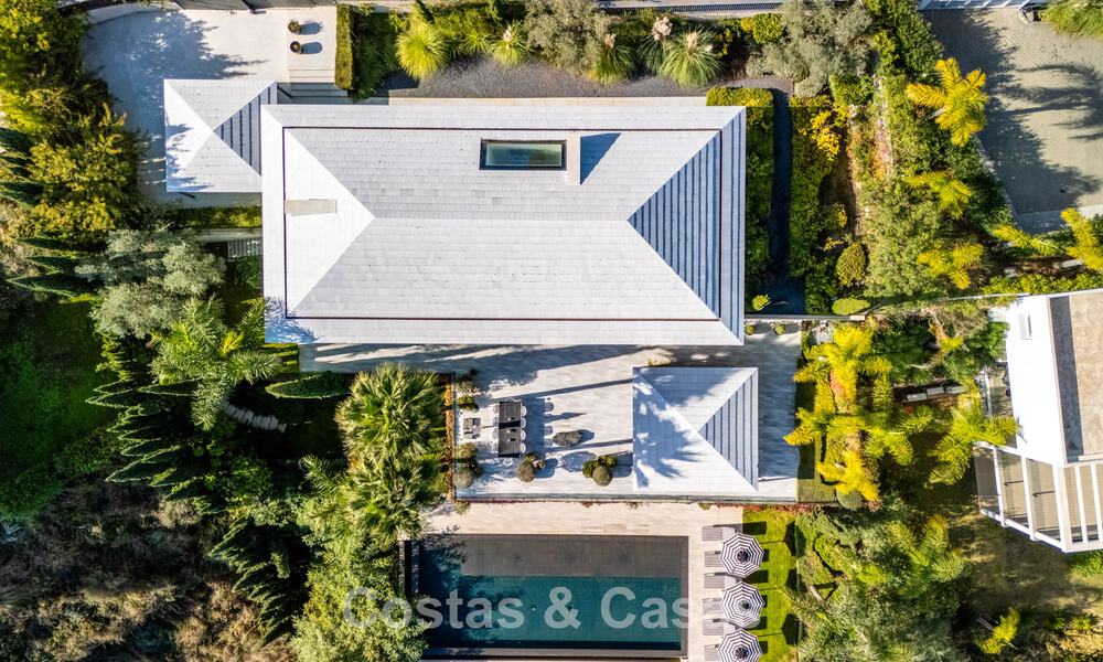 Eigentijdse luxevilla met panoramisch berg- en zeezicht te koop in de heuvels van Oost-Marbella 790948