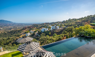 Eigentijdse luxevilla met panoramisch berg- en zeezicht te koop in de heuvels van Oost-Marbella 790952 