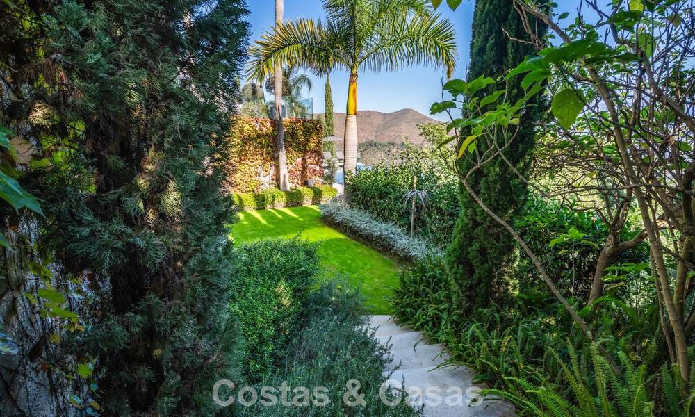 Eigentijdse luxevilla met panoramisch berg- en zeezicht te koop in de heuvels van Oost-Marbella 790960