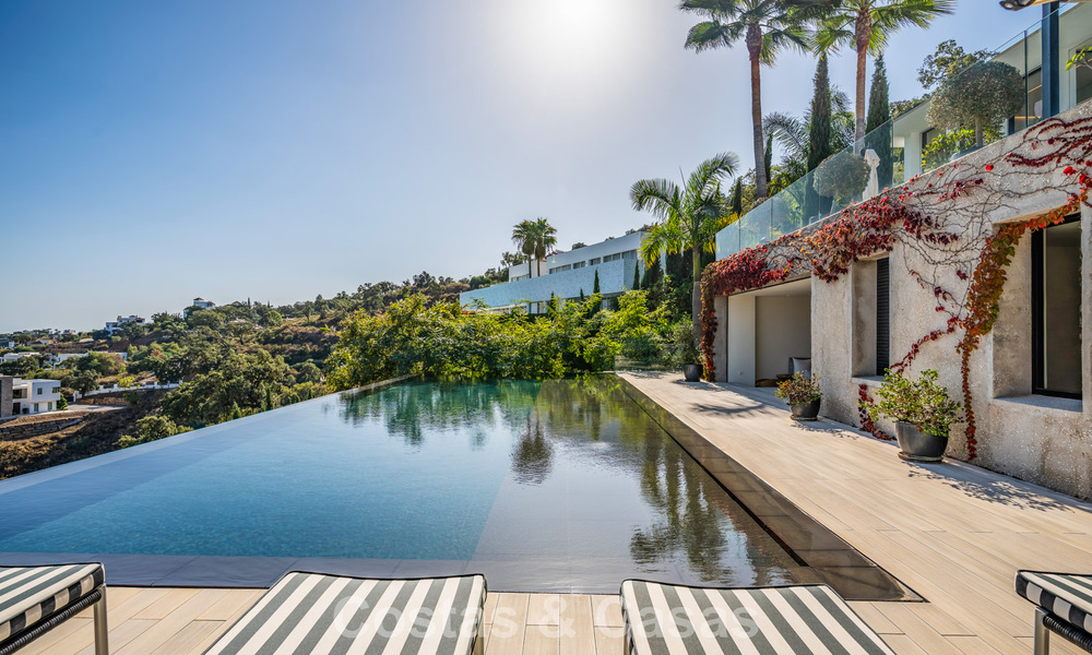 Eigentijdse luxevilla met panoramisch berg- en zeezicht te koop in de heuvels van Oost-Marbella 790963