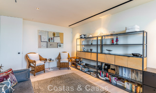 Eigentijdse luxevilla met panoramisch berg- en zeezicht te koop in de heuvels van Oost-Marbella 790970 