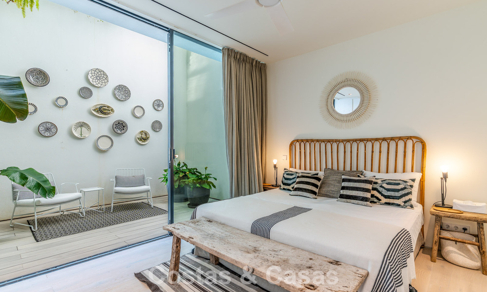 Eigentijdse luxevilla met panoramisch berg- en zeezicht te koop in de heuvels van Oost-Marbella 790982