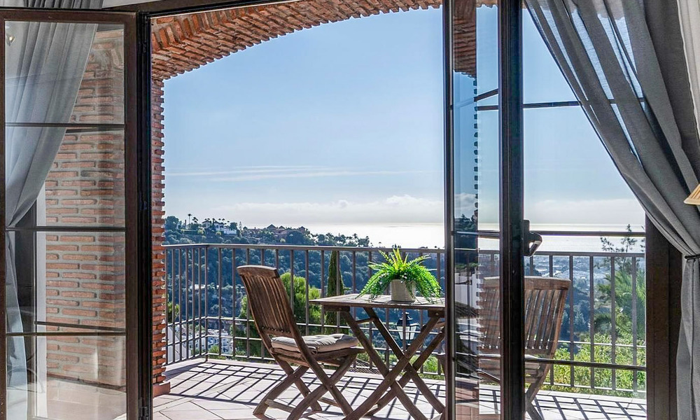 Verzorgd Mediterraan appartement met golf- en zeezicht te koop in een golfresort in de heuvels van Marbella - Benahavis 790921