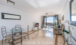 Verzorgd Mediterraan appartement met golf- en zeezicht te koop in een golfresort in de heuvels van Marbella - Benahavis 790926 