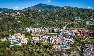 Verzorgd Mediterraan appartement met golf- en zeezicht te koop in een golfresort in de heuvels van Marbella - Benahavis 790934 