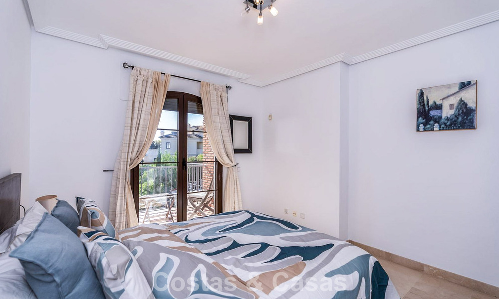 Verzorgd Mediterraan appartement met golf- en zeezicht te koop in een golfresort in de heuvels van Marbella - Benahavis 790939