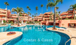 Ruim duplex penthouse te koop met zeezicht in een iconisch strandcomplex op de New Golden Mile, Marbella - Estepona 790818 