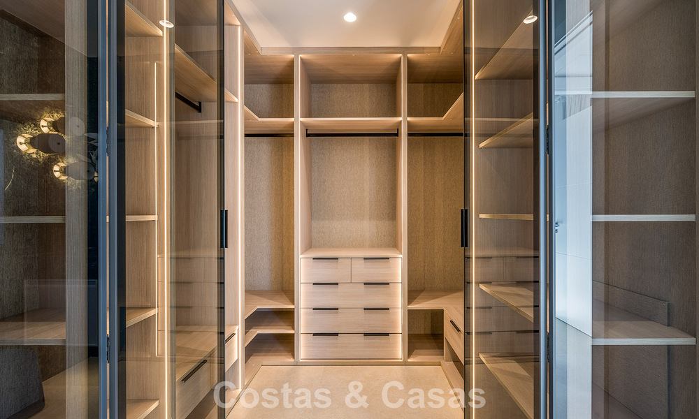 Ruim duplex penthouse te koop met zeezicht in een iconisch strandcomplex op de New Golden Mile, Marbella - Estepona 790824