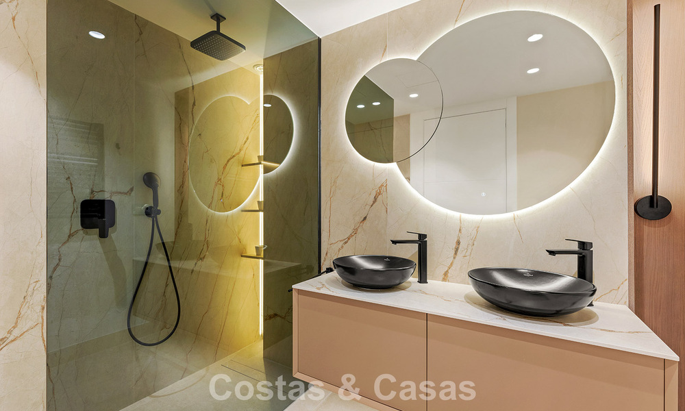 Ruim duplex penthouse te koop met zeezicht in een iconisch strandcomplex op de New Golden Mile, Marbella - Estepona 790835