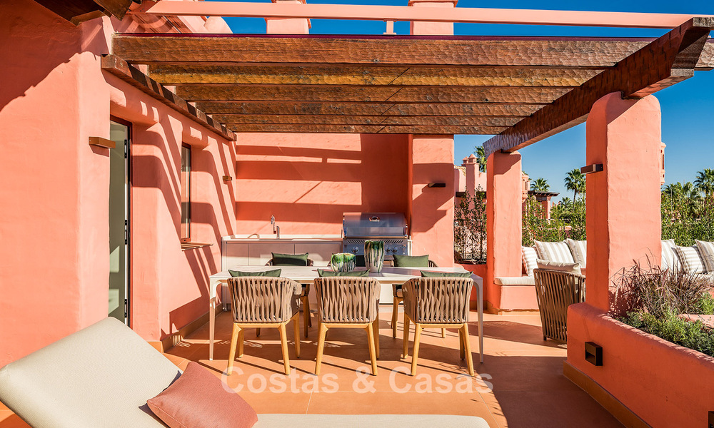 Ruim duplex penthouse te koop met zeezicht in een iconisch strandcomplex op de New Golden Mile, Marbella - Estepona 790840