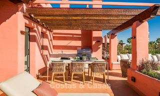 Ruim duplex penthouse te koop met zeezicht in een iconisch strandcomplex op de New Golden Mile, Marbella - Estepona 790840 