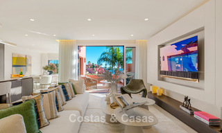 Ruim duplex penthouse te koop met zeezicht in een iconisch strandcomplex op de New Golden Mile, Marbella - Estepona 790844 