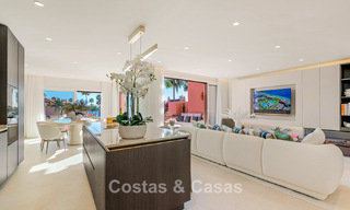 Ruim duplex penthouse te koop met zeezicht in een iconisch strandcomplex op de New Golden Mile, Marbella - Estepona 790846 