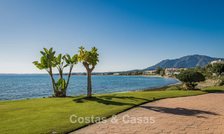 Ruim duplex penthouse te koop met zeezicht in een iconisch strandcomplex op de New Golden Mile, Marbella - Estepona 790855 