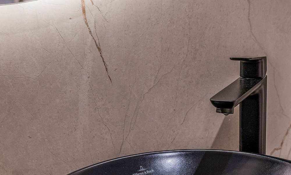 Ruim duplex penthouse te koop met zeezicht in een iconisch strandcomplex op de New Golden Mile, Marbella - Estepona 790864