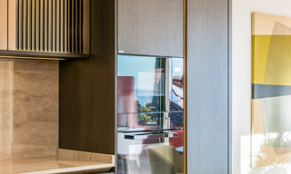 Ruim duplex penthouse te koop met zeezicht in een iconisch strandcomplex op de New Golden Mile, Marbella - Estepona 790865 