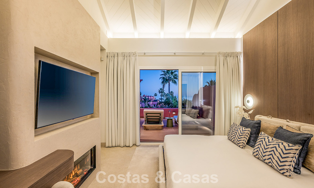 Ruim duplex penthouse te koop met zeezicht in een iconisch strandcomplex op de New Golden Mile, Marbella - Estepona 790874