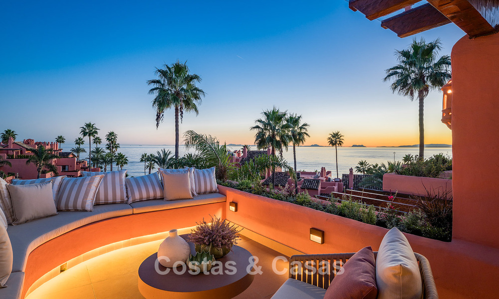 Ruim duplex penthouse te koop met zeezicht in een iconisch strandcomplex op de New Golden Mile, Marbella - Estepona 790877
