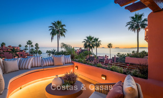 Ruim duplex penthouse te koop met zeezicht in een iconisch strandcomplex op de New Golden Mile, Marbella - Estepona 790877 