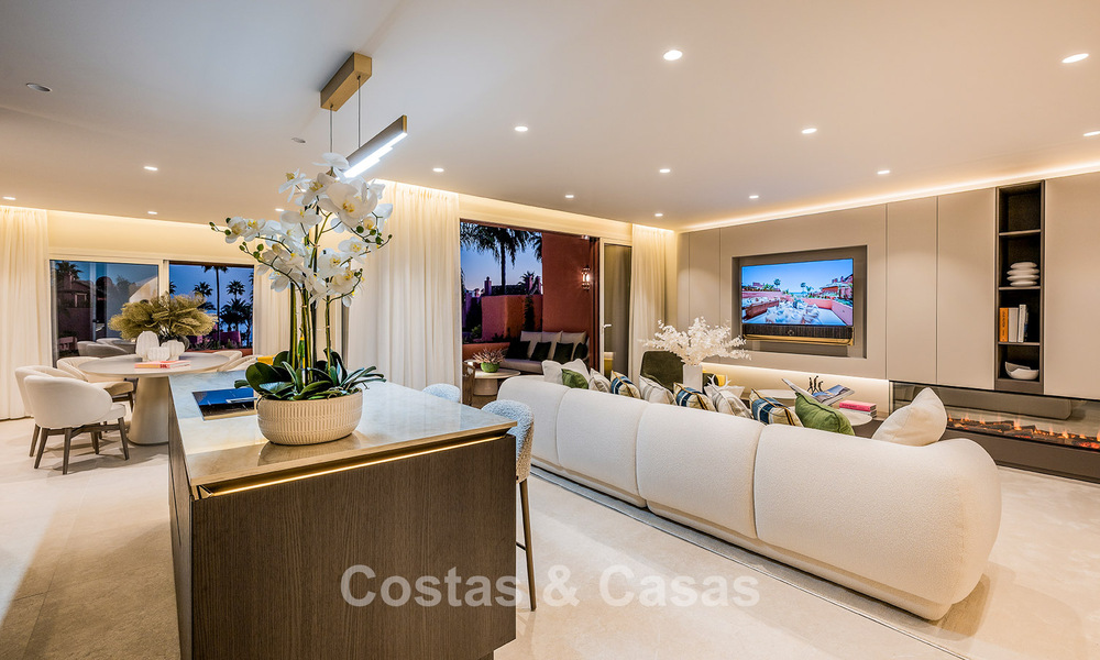 Ruim duplex penthouse te koop met zeezicht in een iconisch strandcomplex op de New Golden Mile, Marbella - Estepona 790879