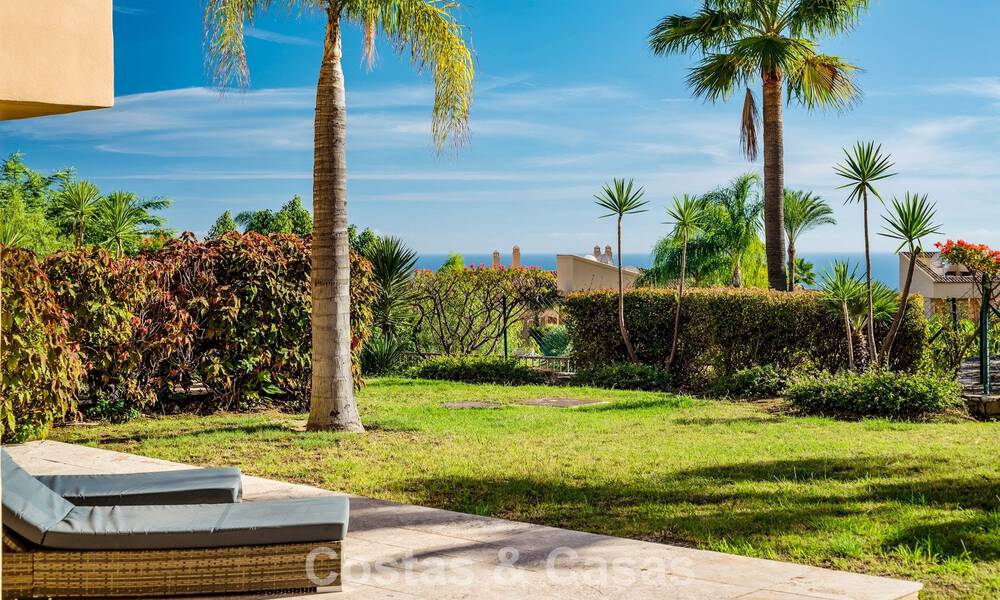 Tuinappartement met zeezicht te koop in een gated complex in Marbella - Benahavis 791242