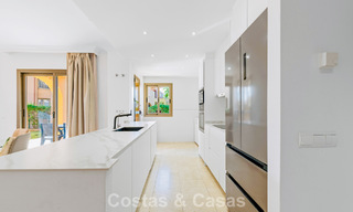 Tuinappartement met zeezicht te koop in een gated complex in Marbella - Benahavis 791261 