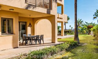 Tuinappartement met zeezicht te koop in een gated complex in Marbella - Benahavis 791264 