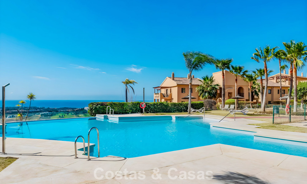 Tuinappartement met zeezicht te koop in een gated complex in Marbella - Benahavis 791267