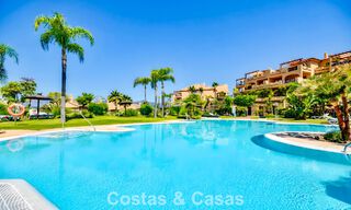 Tuinappartement met zeezicht te koop in een gated complex in Marbella - Benahavis 791268 