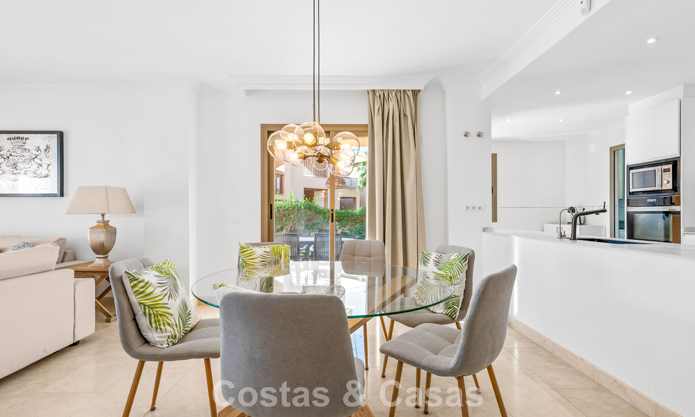 Tuinappartement met zeezicht te koop in een gated complex in Marbella - Benahavis 791271