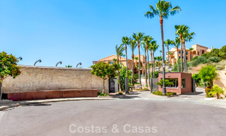 Tuinappartement met zeezicht te koop in een gated complex in Marbella - Benahavis 791272 