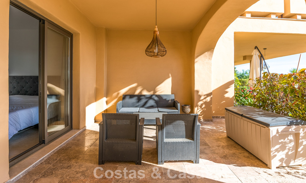 Tuinappartement met zeezicht te koop in een gated complex in Marbella - Benahavis 791274