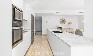 Tuinappartement met zeezicht te koop in een gated complex in Marbella - Benahavis 791278 