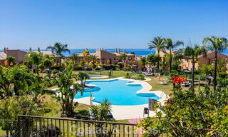 Tuinappartement met zeezicht te koop in een gated complex in Marbella - Benahavis 791282 