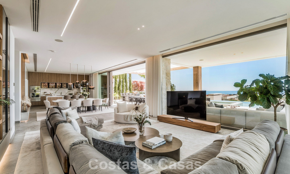 Luxevilla met geavanceerd design te koop met panoramisch zeezicht, binnen een prestigieus golfresort, Marbella - Benahavis 791008