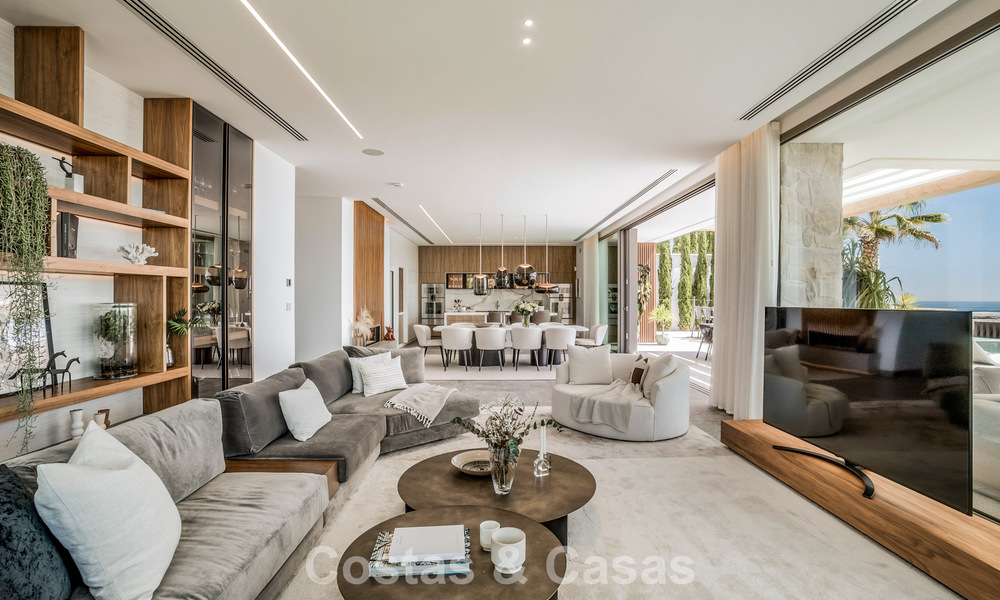 Luxevilla met geavanceerd design te koop met panoramisch zeezicht, binnen een prestigieus golfresort, Marbella - Benahavis 791009