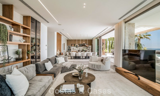 Luxevilla met geavanceerd design te koop met panoramisch zeezicht, binnen een prestigieus golfresort, Marbella - Benahavis 791009 