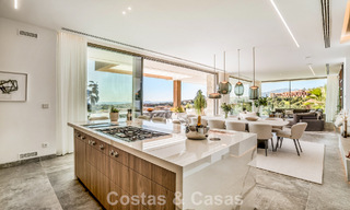 Luxevilla met geavanceerd design te koop met panoramisch zeezicht, binnen een prestigieus golfresort, Marbella - Benahavis 791013 