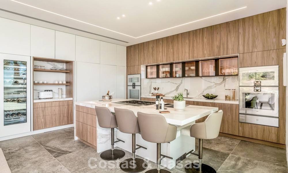 Luxevilla met geavanceerd design te koop met panoramisch zeezicht, binnen een prestigieus golfresort, Marbella - Benahavis 791016