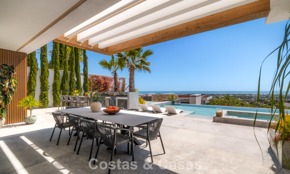 Luxevilla met geavanceerd design te koop met panoramisch zeezicht, binnen een prestigieus golfresort, Marbella - Benahavis 791019