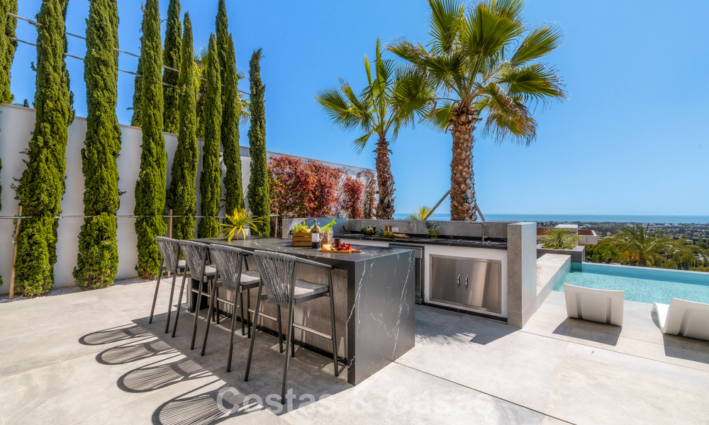 Luxevilla met geavanceerd design te koop met panoramisch zeezicht, binnen een prestigieus golfresort, Marbella - Benahavis 791020