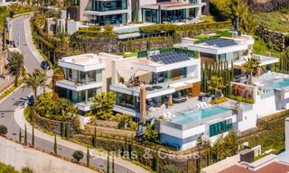 Luxevilla met geavanceerd design te koop met panoramisch zeezicht, binnen een prestigieus golfresort, Marbella - Benahavis 791029 