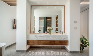Luxevilla met geavanceerd design te koop met panoramisch zeezicht, binnen een prestigieus golfresort, Marbella - Benahavis 791038 