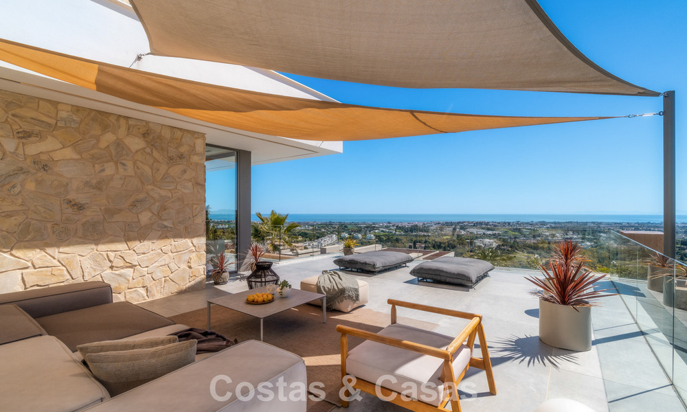 Luxevilla met geavanceerd design te koop met panoramisch zeezicht, binnen een prestigieus golfresort, Marbella - Benahavis 791040